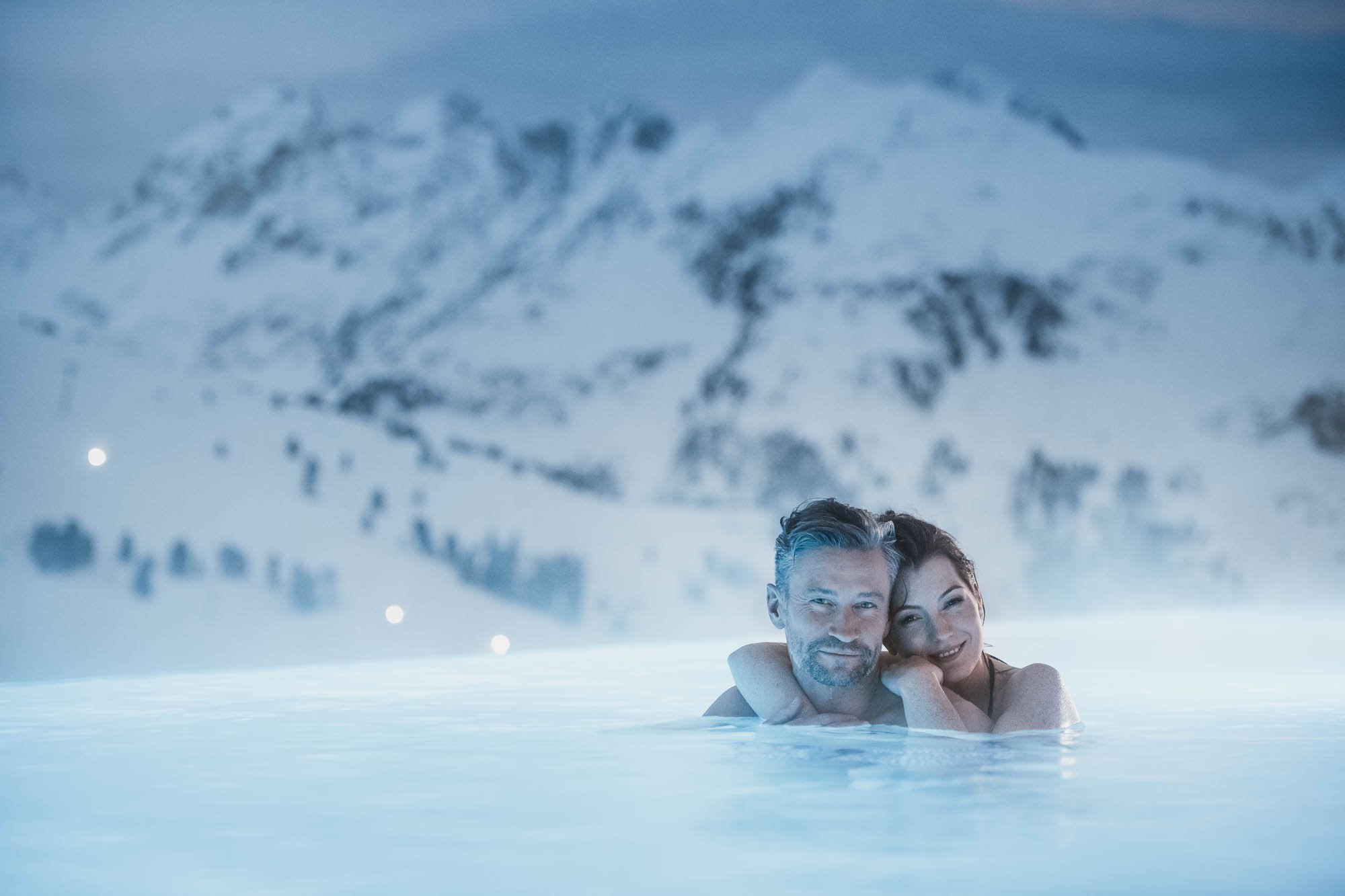 Gänsehautfeeling: Nachts im Endless Sky Pool, der höchste Infinitypool der Alpen.